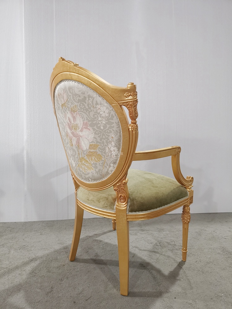 Кресло для отдыха деревянное классическое для гостиной