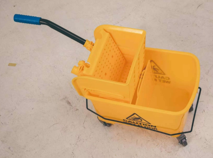 Wholesale Thickened Single-Barrel Water Extraction Cart Mop Bucket