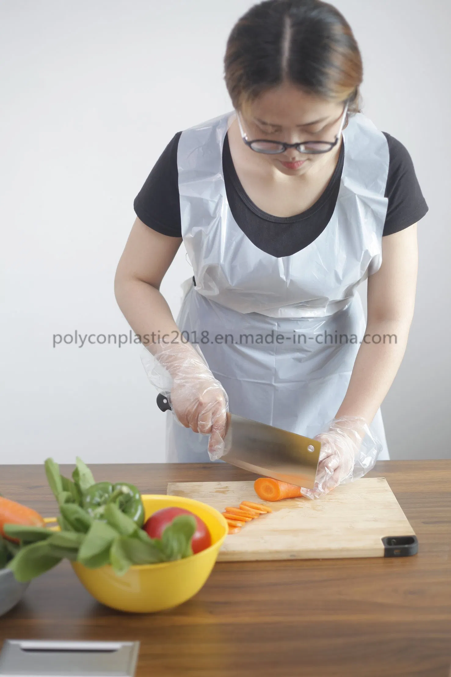 Waterproof White Factory Price Disposable PE Apron for Food Grade