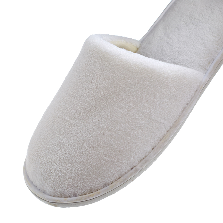 Personalized Custom Logo Hotel Room SPA Guest House Hospital Disposable White Coral Fleece Slippers Manufacturer