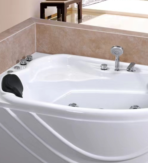 Угловая акриловая ванна с гидромассажем