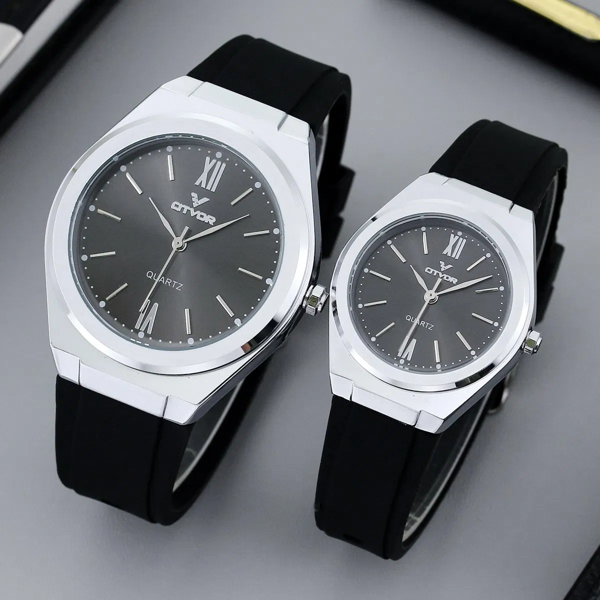 Brand Hot Sale Sport Waterproof Silicone Strap Lady Watch Couple Watch