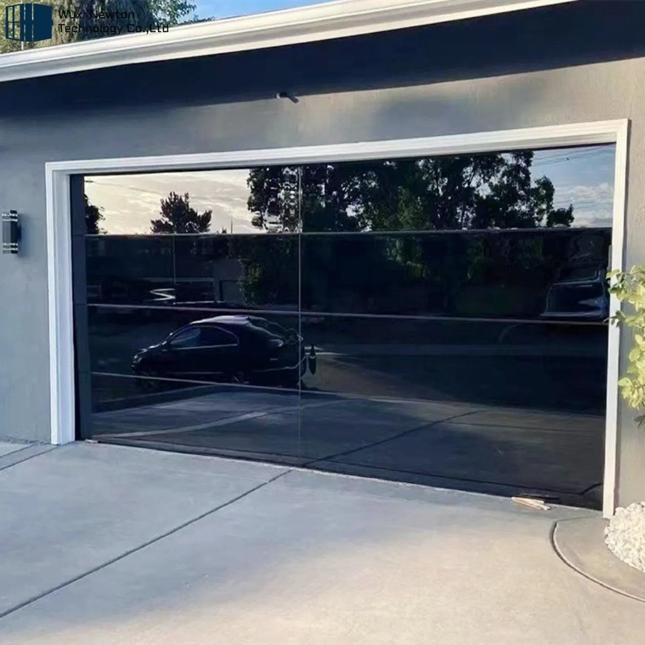 China Manufacture New Black Polycarbonate Aluminum Modern Full View Transparent Plexiglass Glass Garage Door
