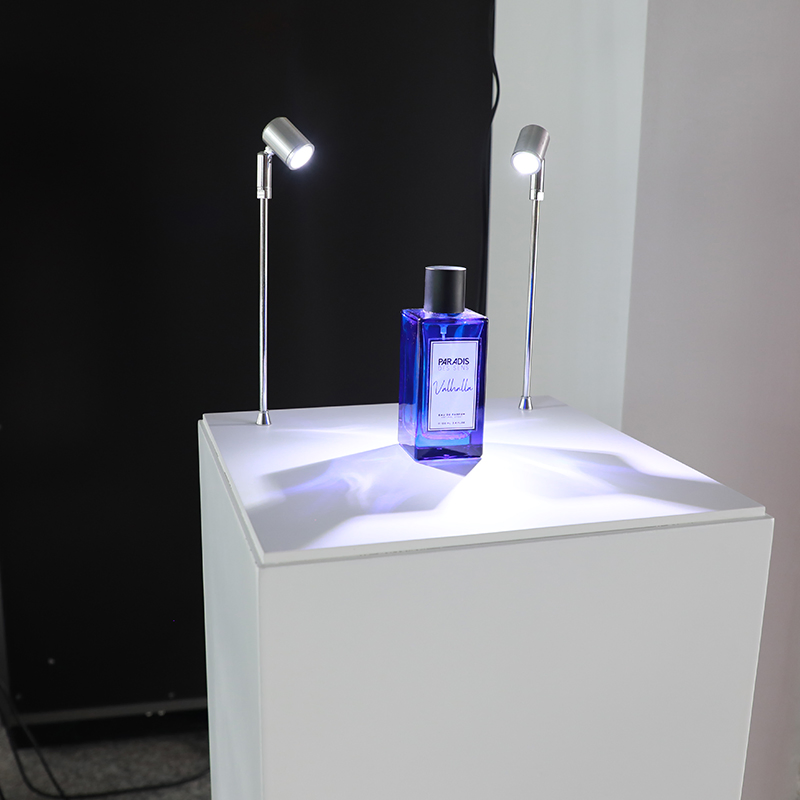 Modern Sleek Jewelry Display Case - Stylish Showcase