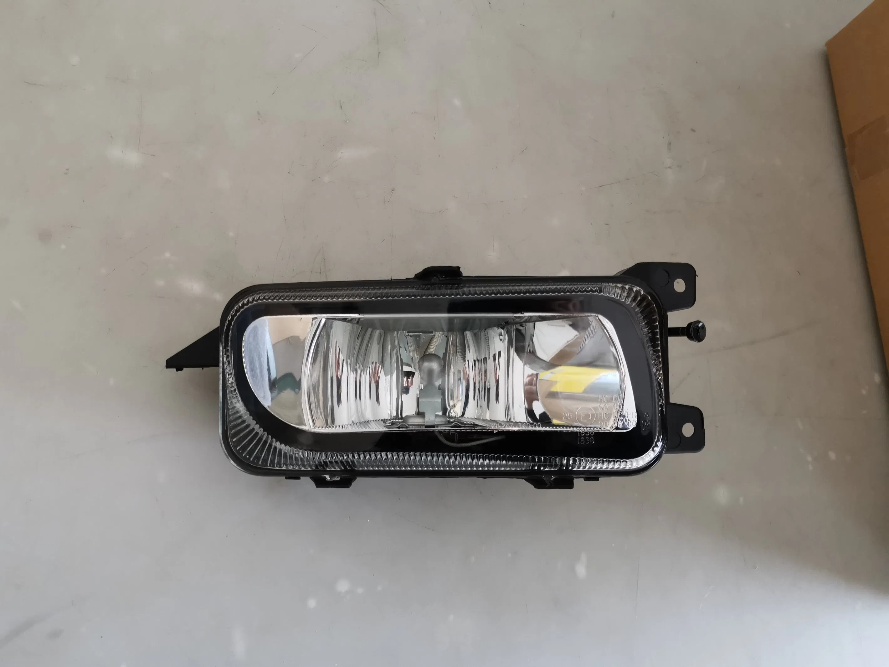 Противотуманная фара Mercedes Actros MP2/MP3 9438200056/9438200156