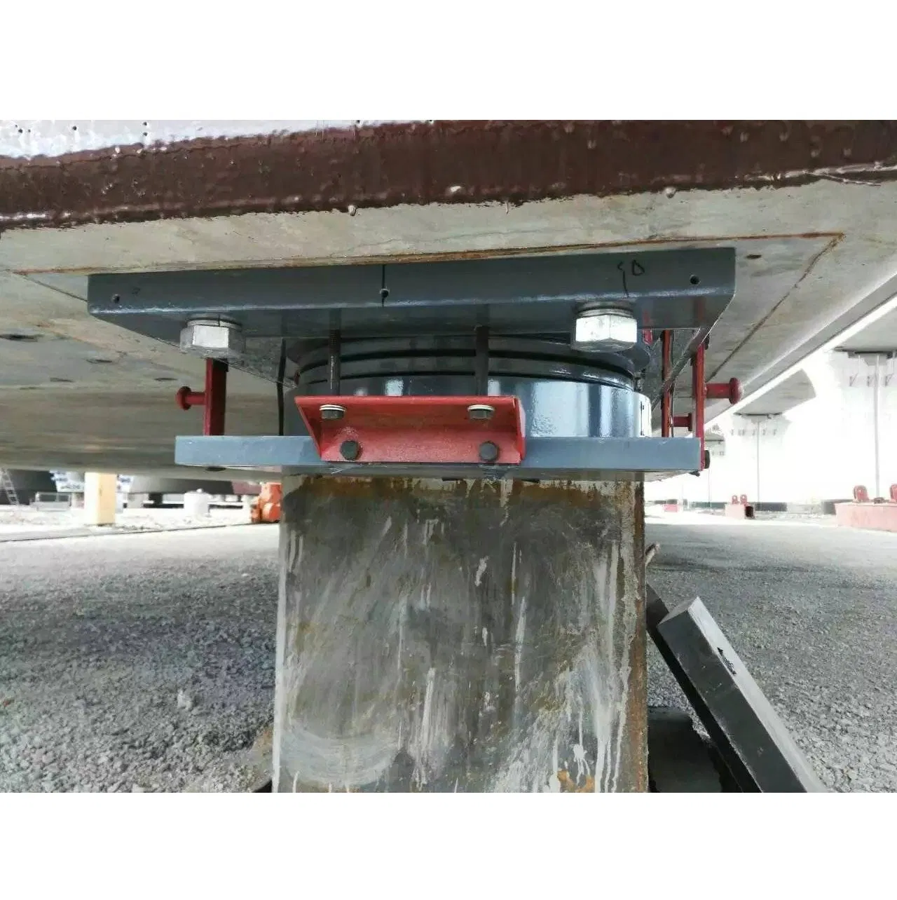 Strong Vertical Load Capacity and Big Displacement Pot Bearing for Bridge