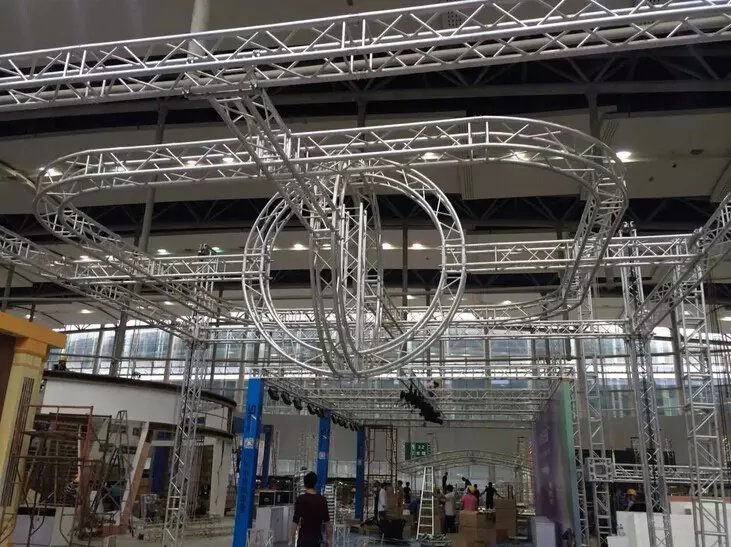 Rigeba Professional 400*400mm/300*300mm High Quality Spigot Truss Stage Aluminum Truss for Events