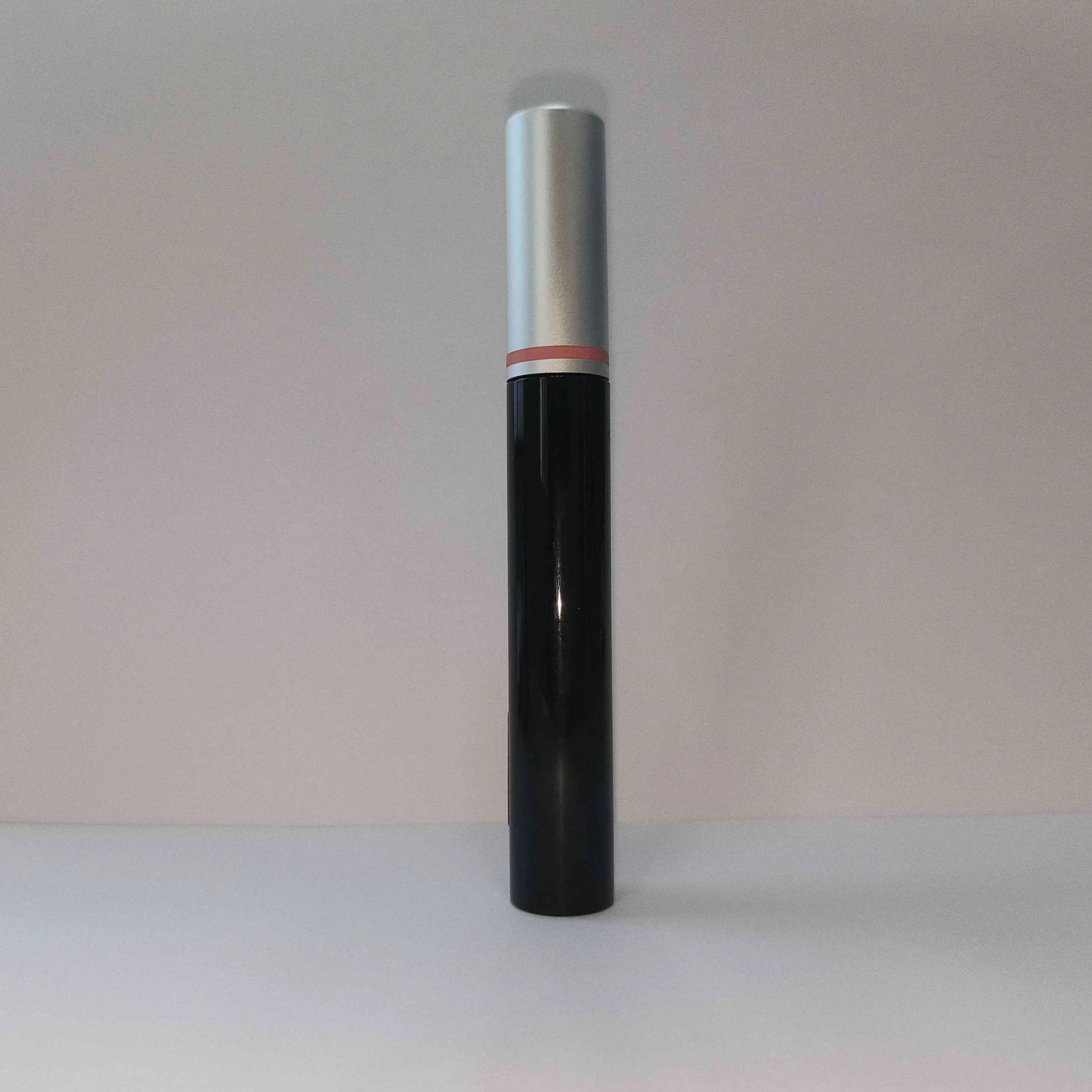 All-Day Wear Black Mascara for Stunning Voluminous Lashes