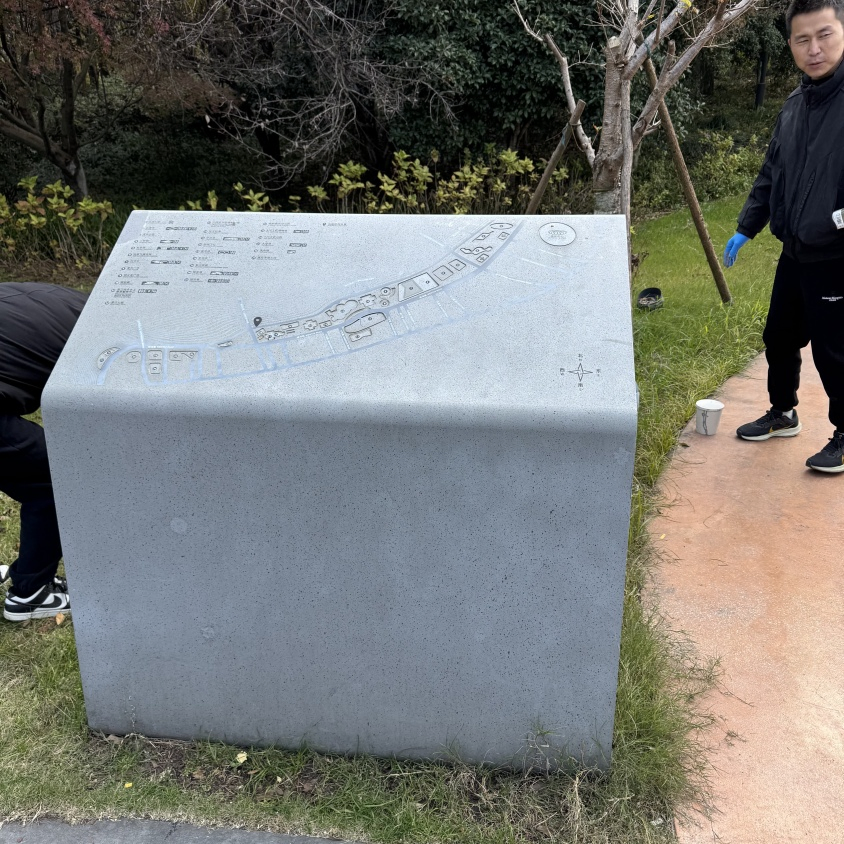 Stress-Reducing Universal Accessibility Integrated Sign with ISO 7001