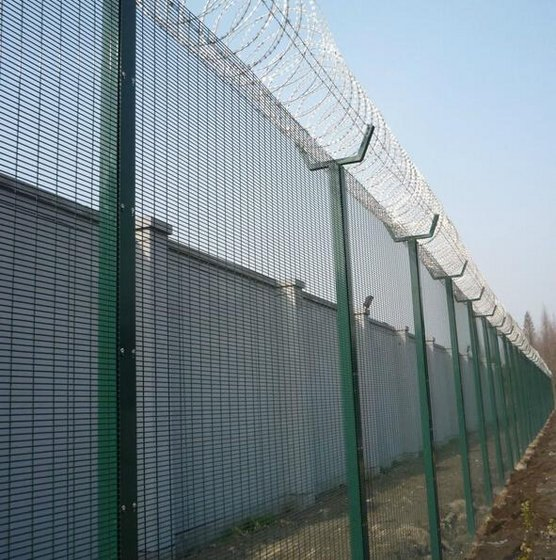 358 Hot Sale Electric Welding Galvanized Wire Mesh High Security Fence