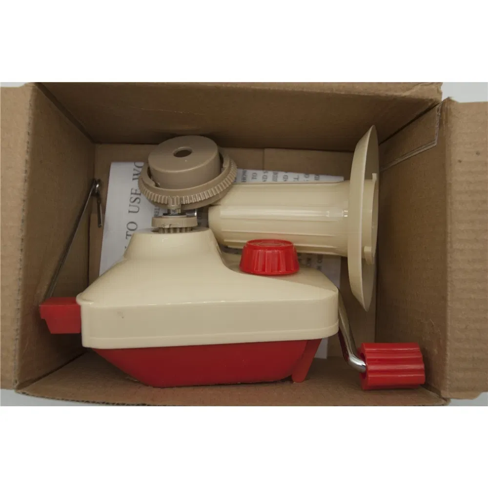 Plastic Hand Yarn Ball Winder (Red)