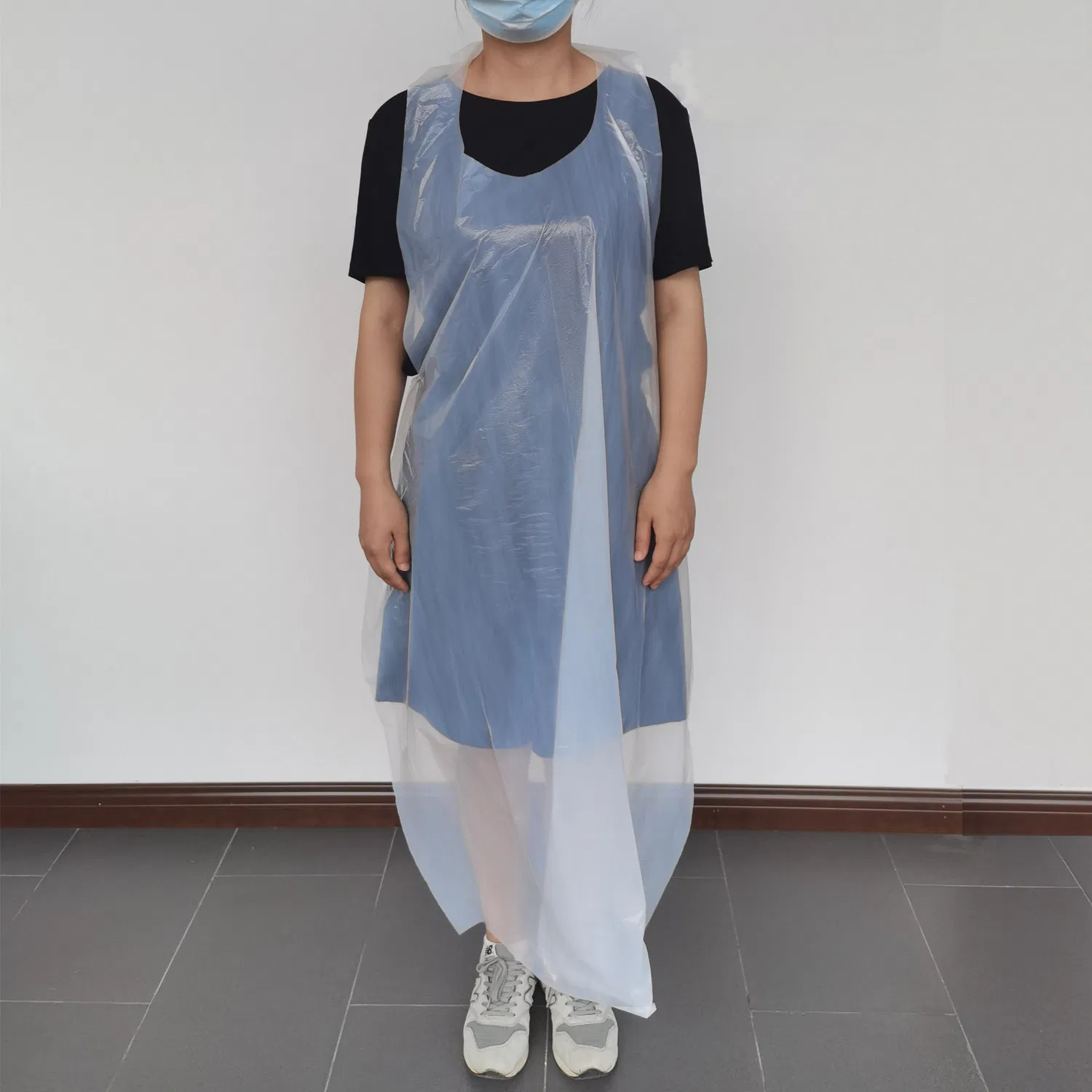 Disposable Thin Poly Aprons for Cost-Effective Protection
