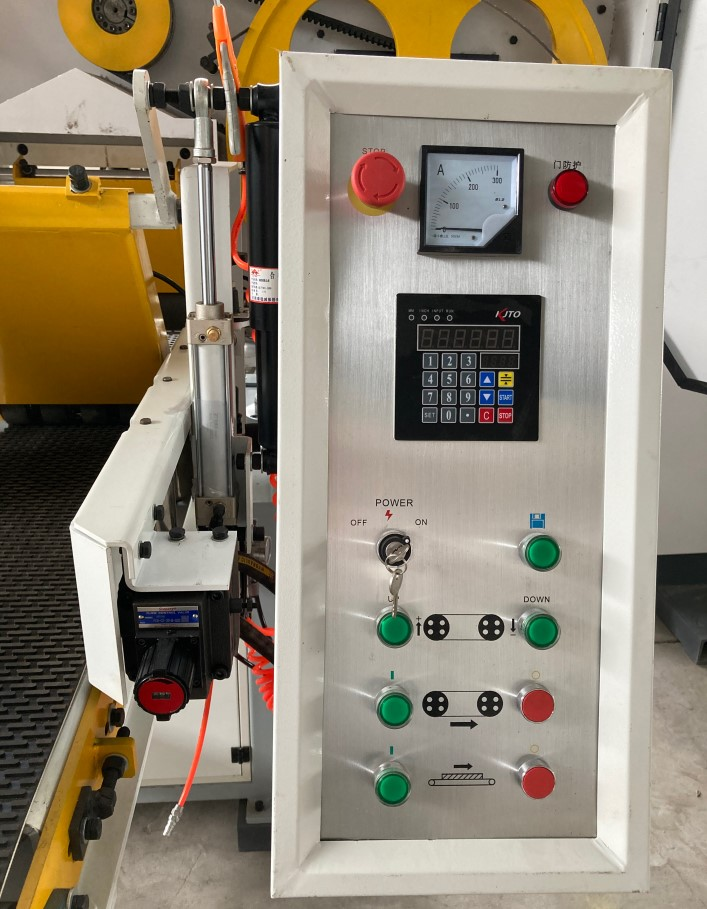 Ленточная пила по дереву горизонтальная MJ3928X300