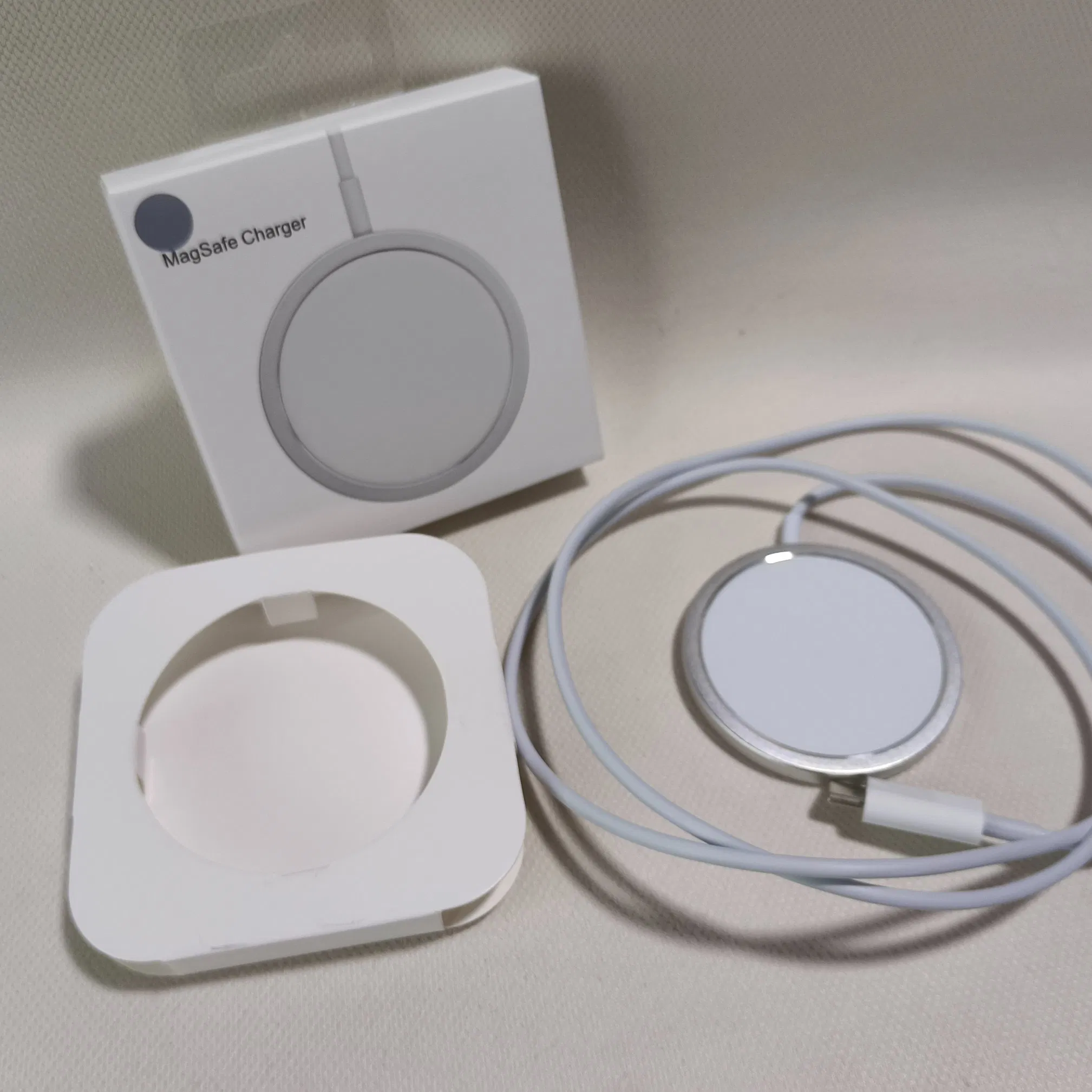 Магнитный зарядник MagSafe 20W, белый