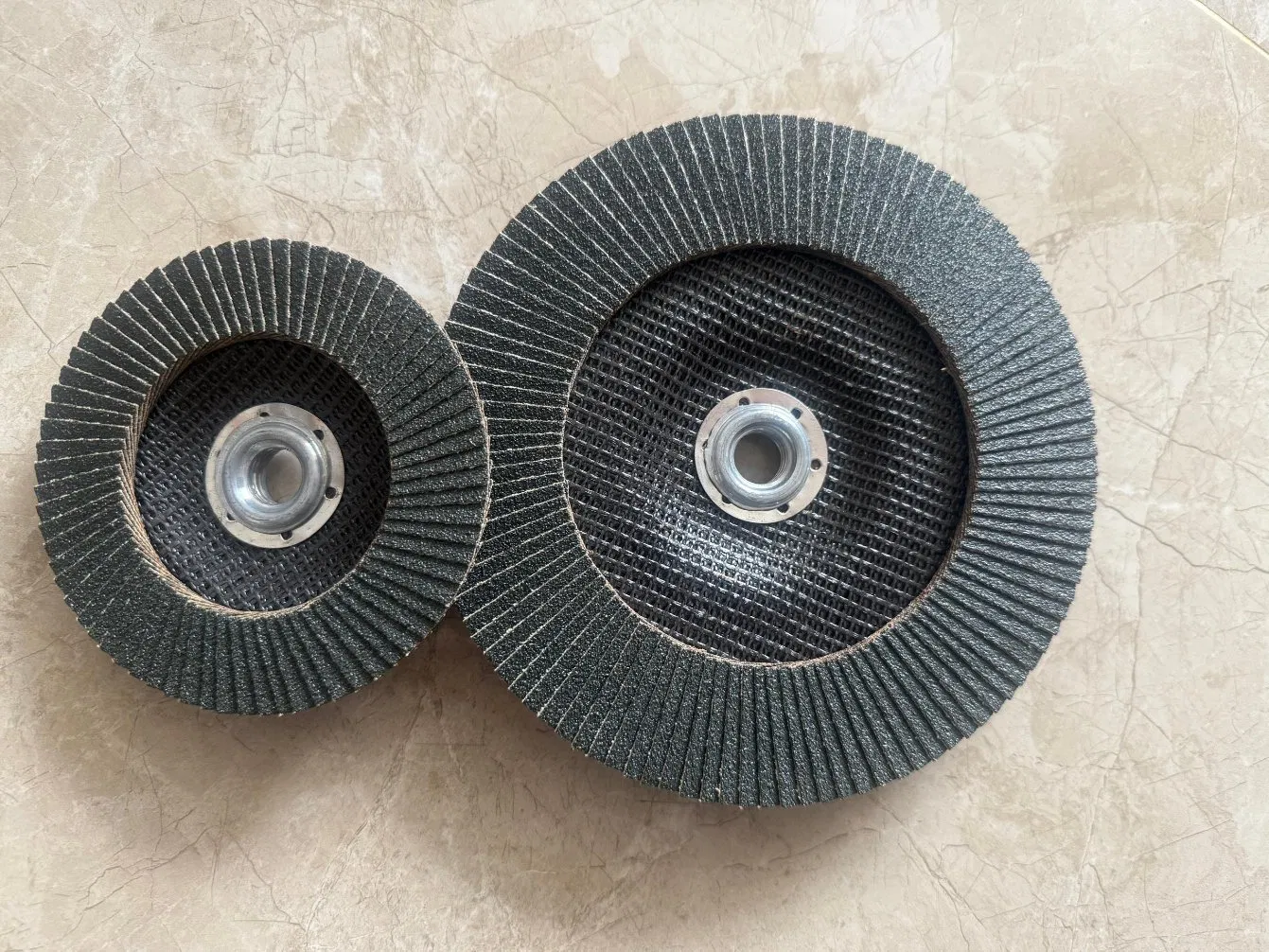 Лепестковый шлифовальный круг 125x22.2 мм, оксид алюминия