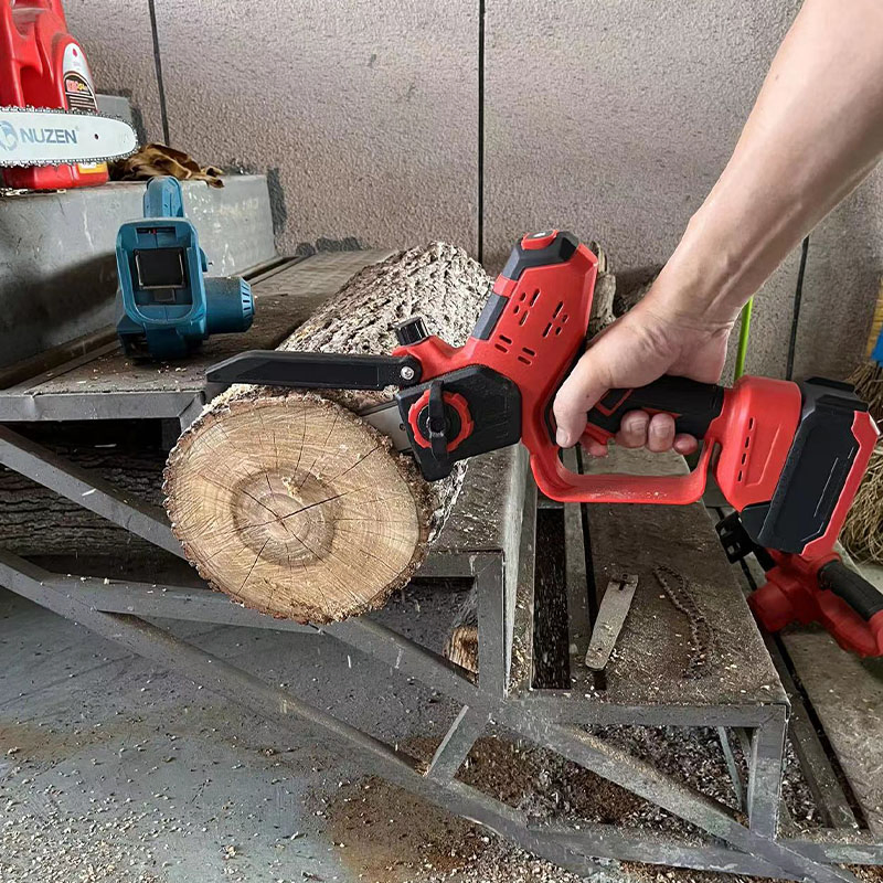 Latest Good Quality 21V Electric Chainsaw Applicable to Different Scenarios