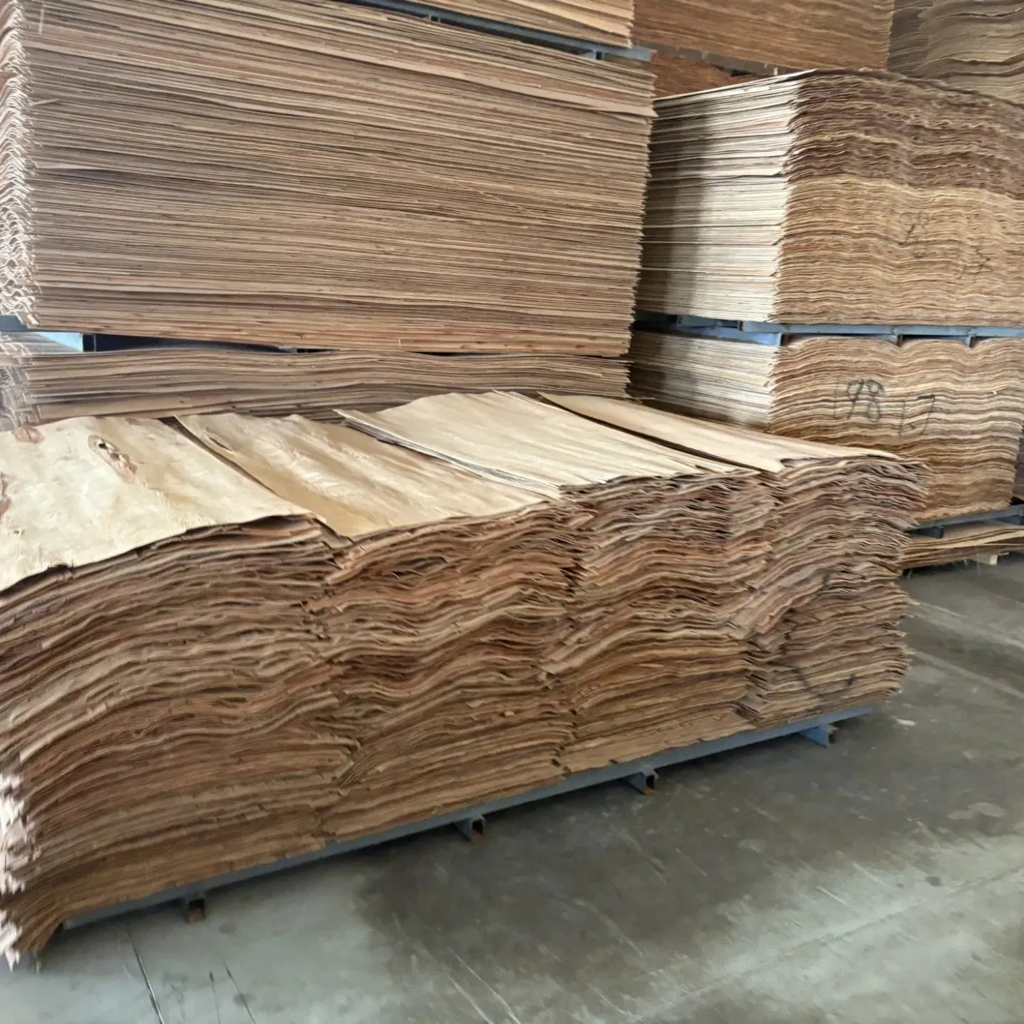 220mm Smooth Multilayer Oak Hardwood Flooring Indoor Living Room Modern Design Style Engineered Wood Plank Saw Cut White Oak