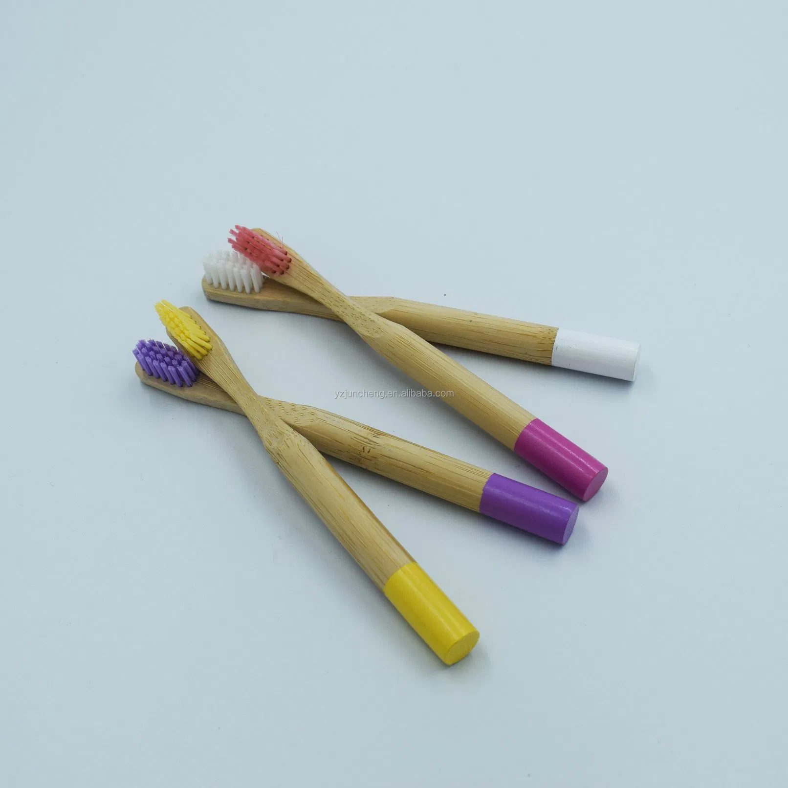 Enhancing Daily Routine with Ergonomic and Environmentally Bamboo Handle Toothbrush