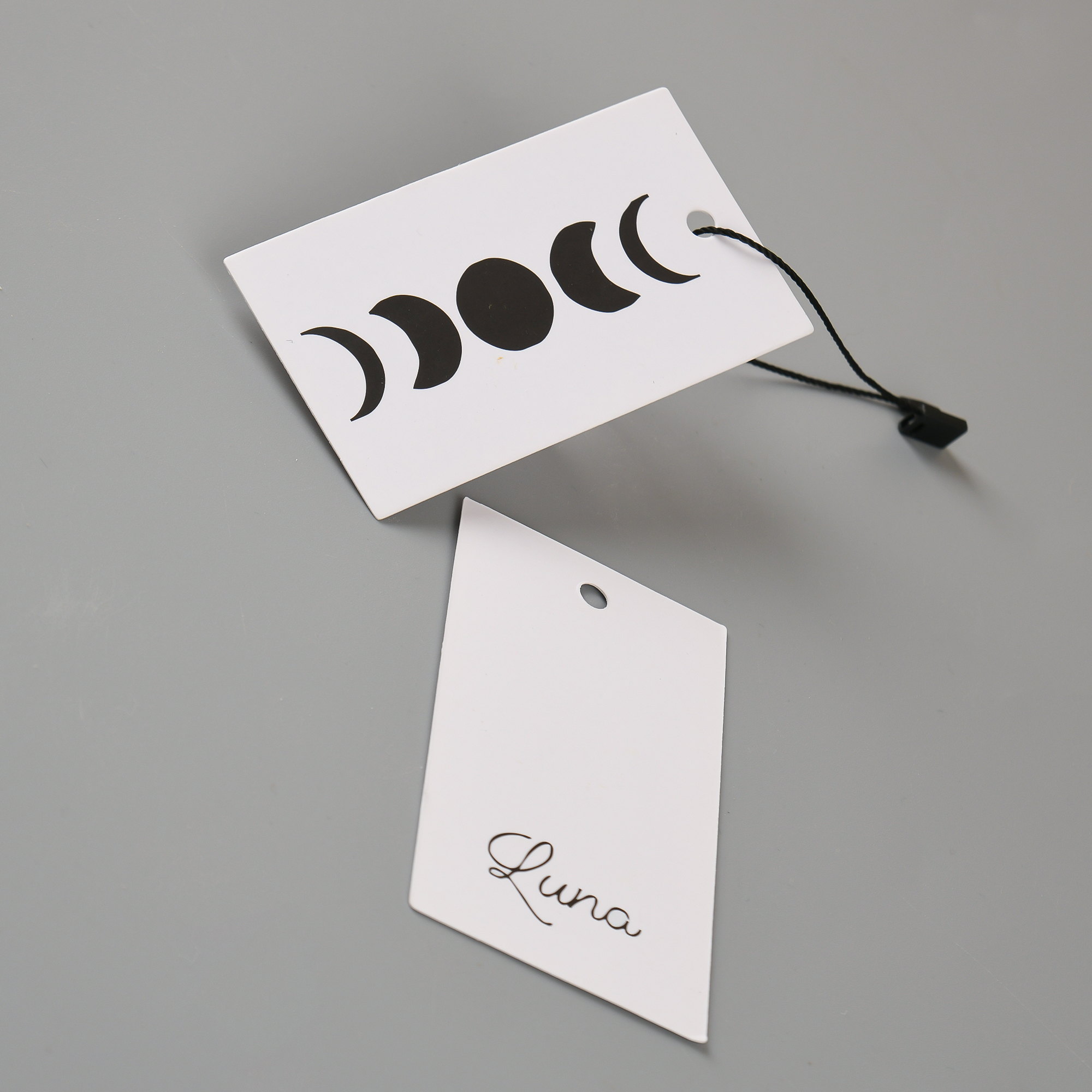 Бирка подвесная с логотипом для одежды аксессуаров