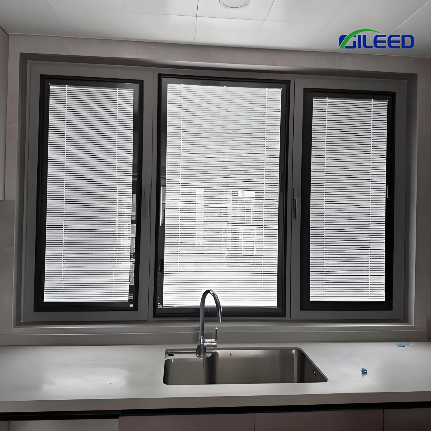 Latest Remote Control Design Customized Aluminium Magnetic Shutter Curtain