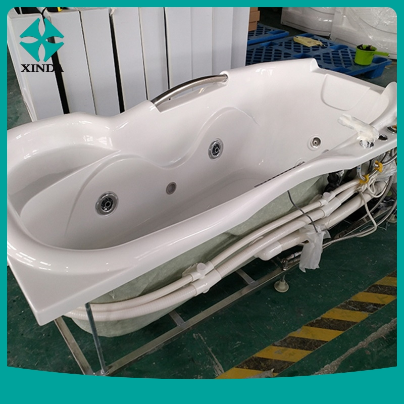 Угловая акриловая ванна с гидромассажем