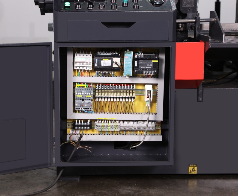 Ленточная пила по металлу автоматическая двухколонная горизонтальная