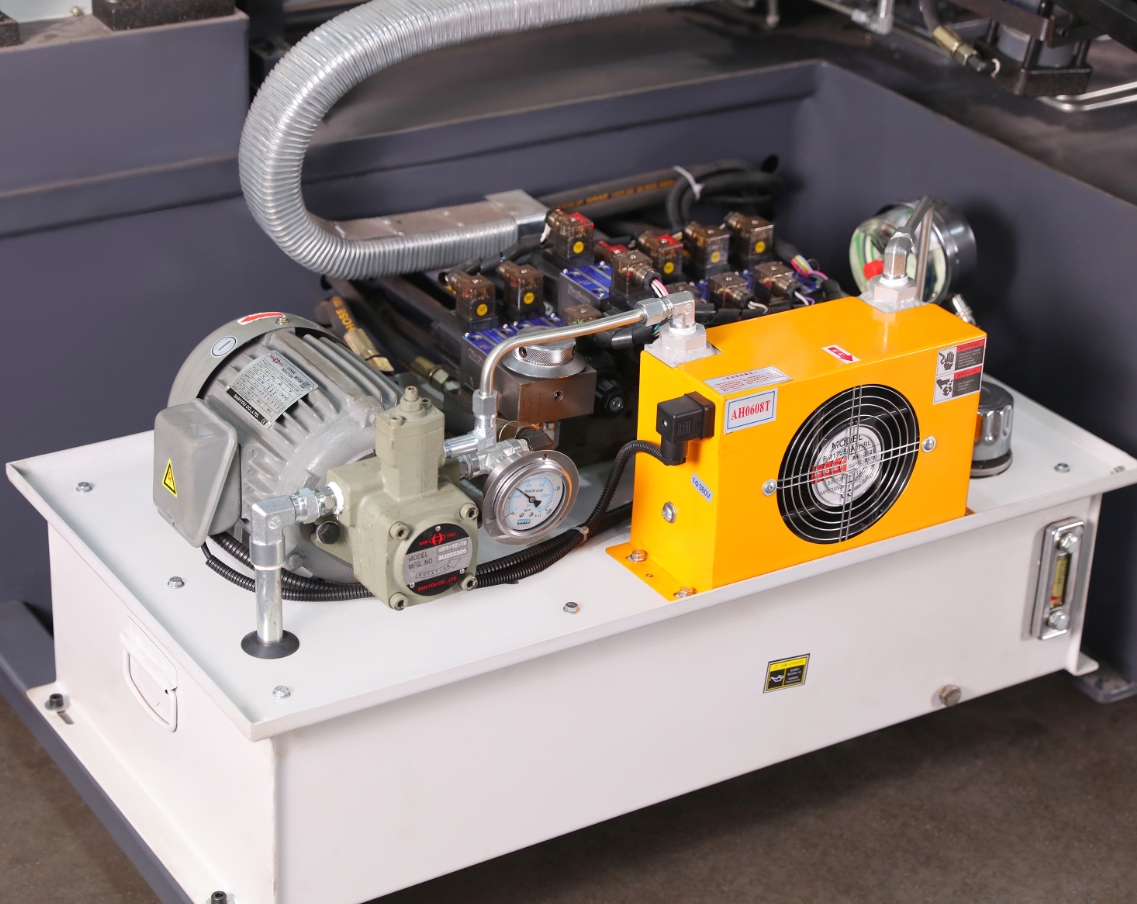 Ленточная пила по металлу автоматическая горизонтальная 330 мм