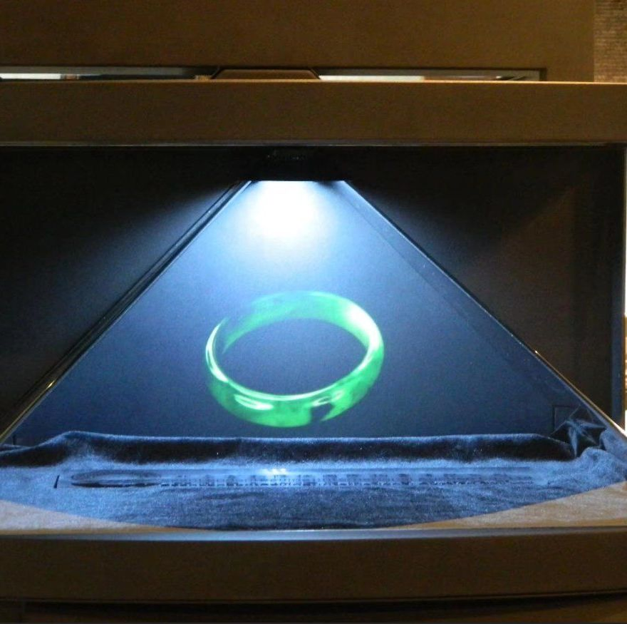 High-Quality 3D Holographic Display Glass for Immersive Imaging