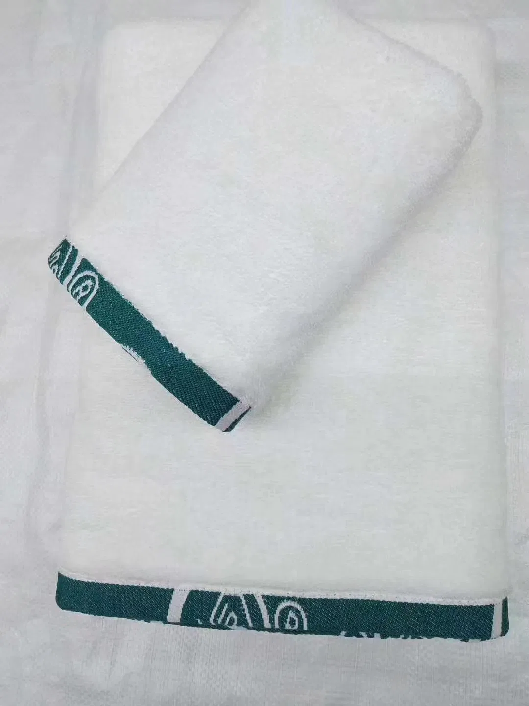 Bath Towel for Hotel Room with Different Colors