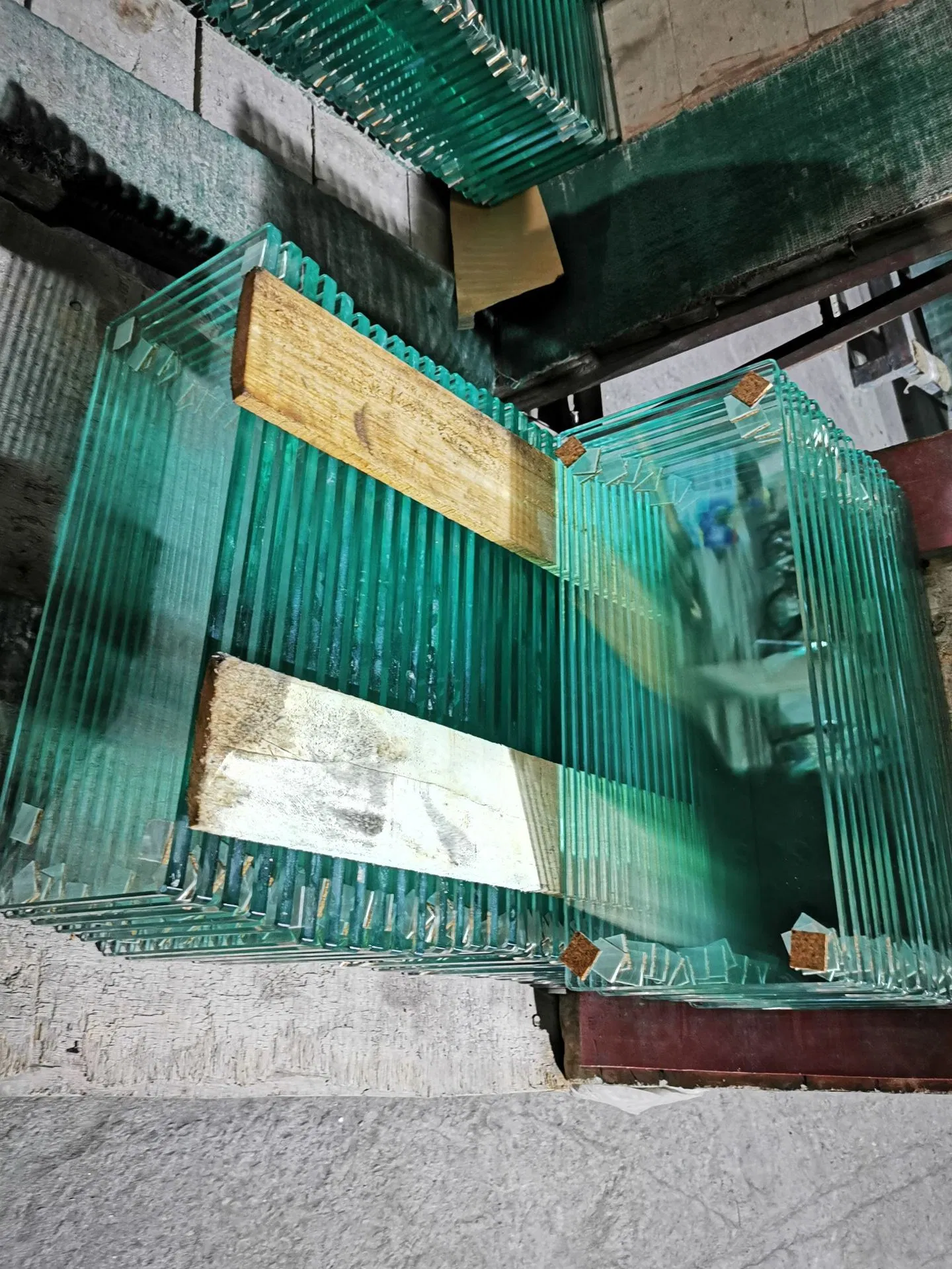 Hot Sale Physically Tempered Home Products Durable Wholesale Unique Design Tinted Glass