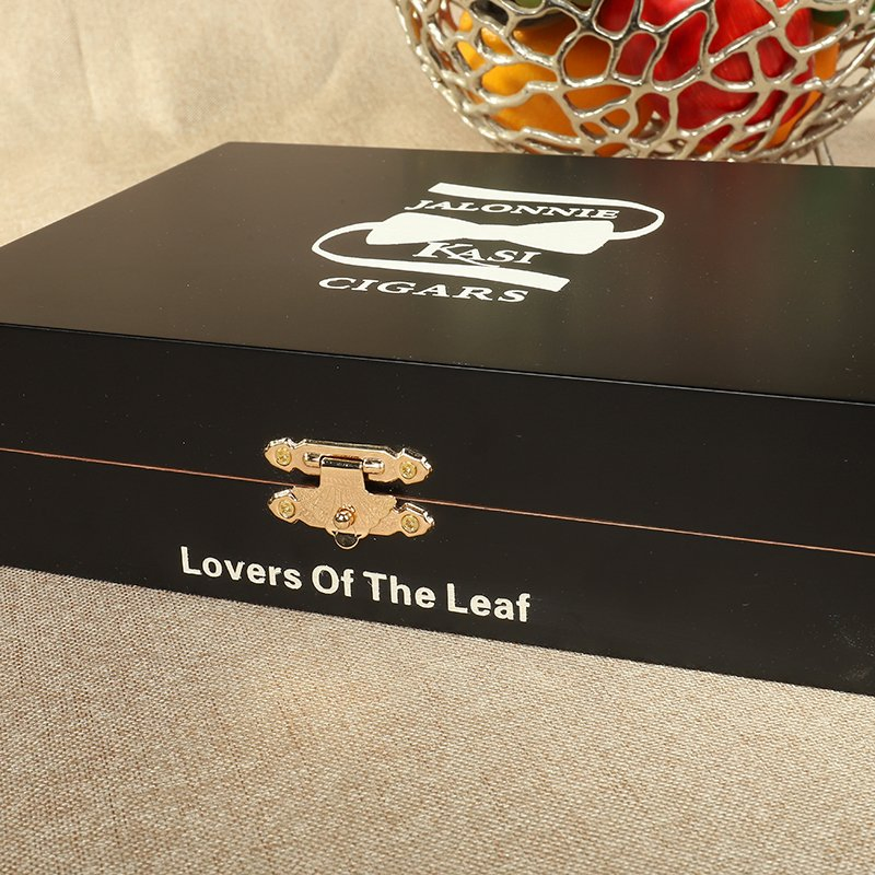 Wholesale Chiristmas Day Wood Cigar Packaging Box Solid Wood Cigarette Humidor Box Wood Veneer Parquet All Kinds of Pattern Printing Customized Packing Gift Box