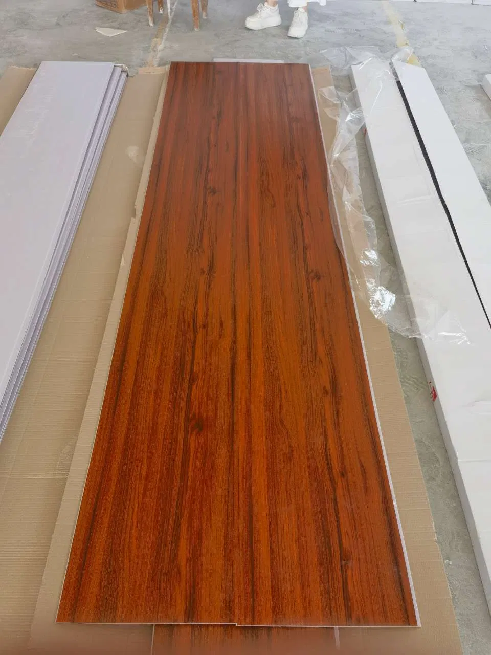 Wood Grain PVC Film Laminating PVC Ceiling Panel for Wall Decoration