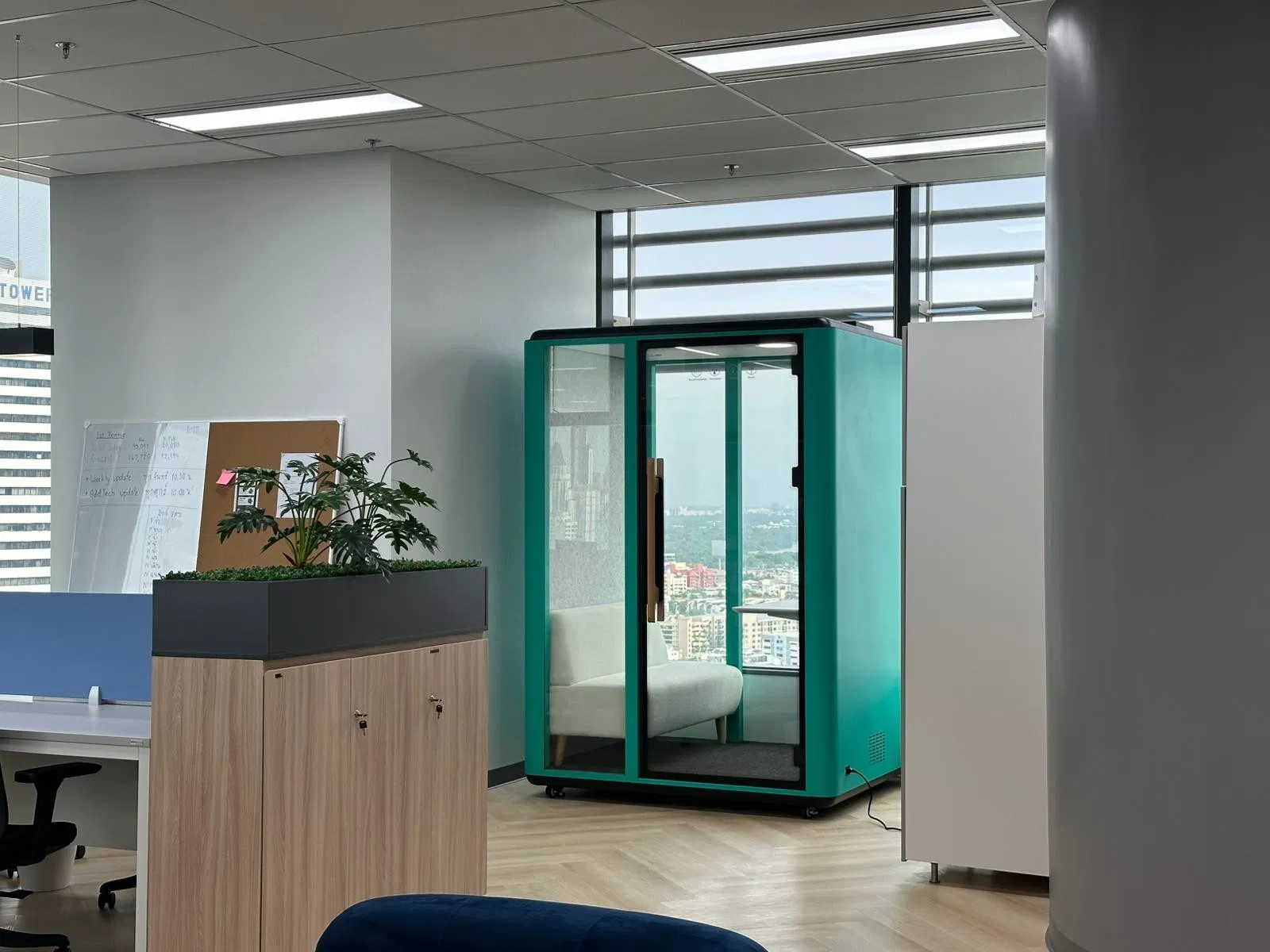 Eco-Friendly Movable Soundproof Phone Booth for 4 People