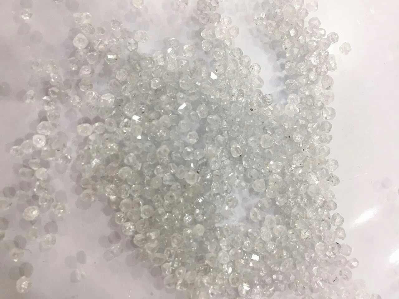 Необработанный алмаз D White Diamond, 1.0-4.5 мм