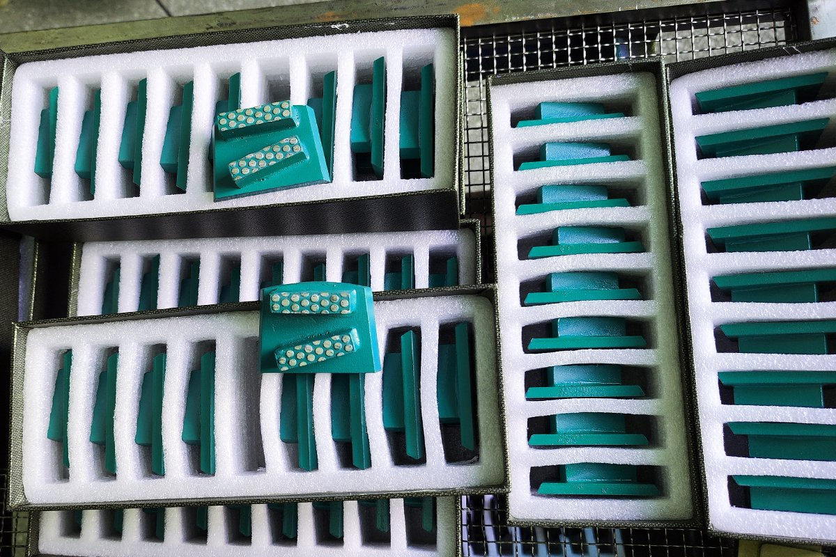 Алмазный шлифовальный диск Blastrac для бетонных полов