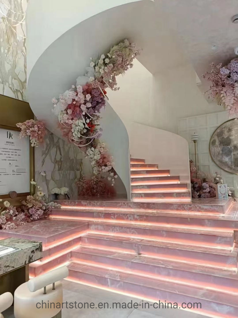 Угловая ванна из мрамора и оникса