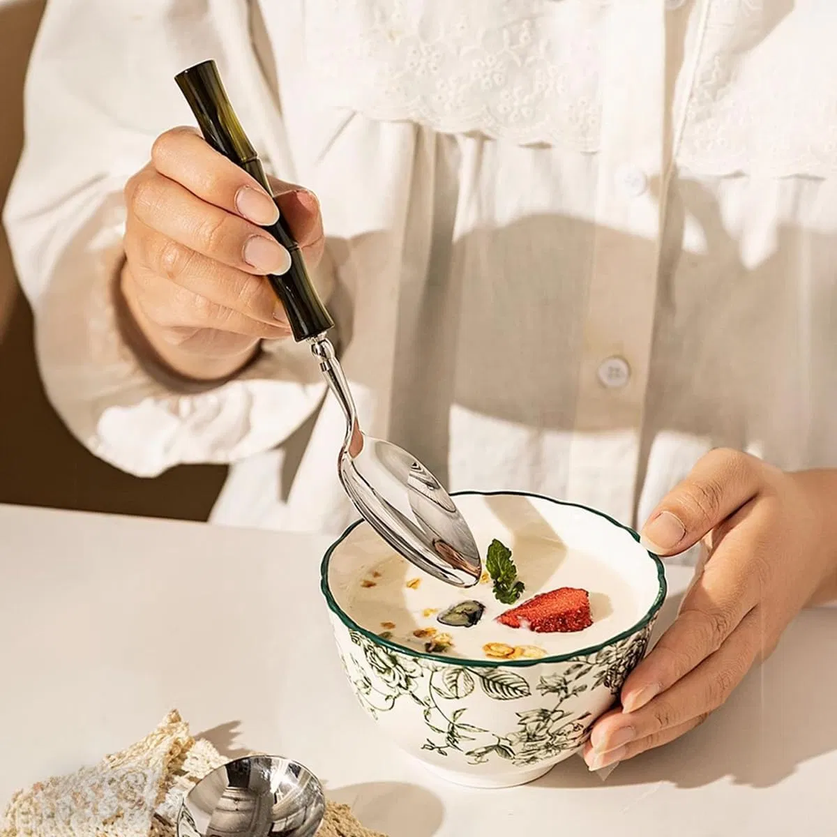 Elegant 18/10 Stainless Steel with Acrylic Handle Flatware Cutlery for 4