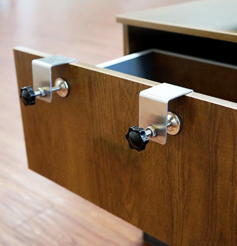 G-образная клипса для крепления панелей ящиков