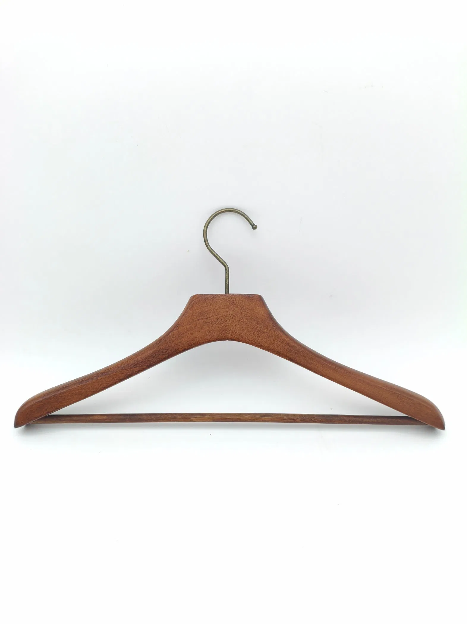 Деревянная вешалка для одежды с лазерным логотипом