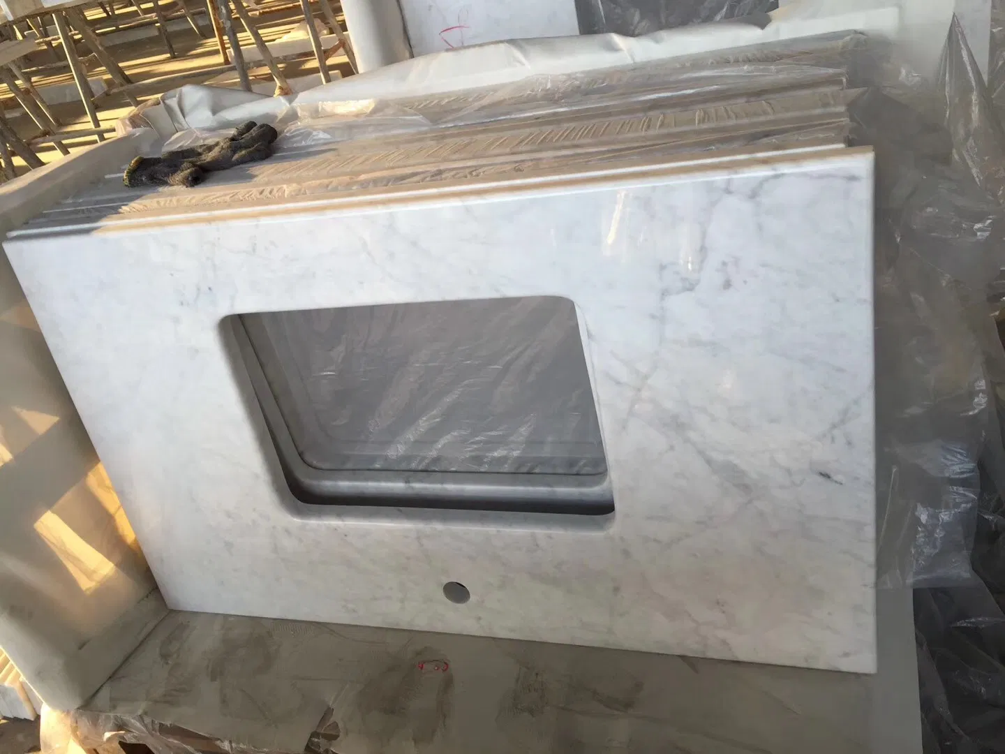 China Manufacturer Wholesale White Precut Kitchen Bathroom Natural Granite Vanity Tops Kitchen Countertops for Projects