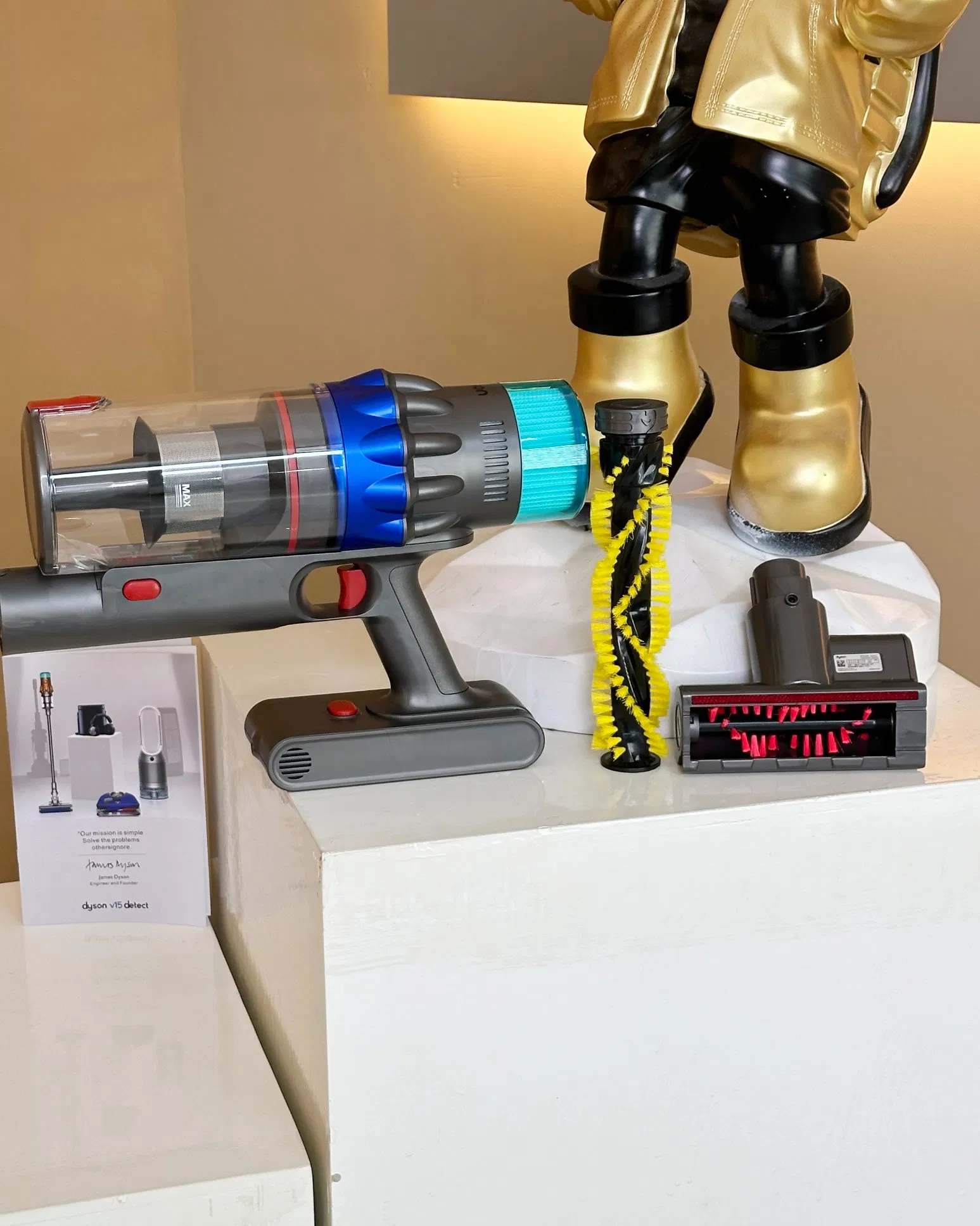 Hot Selling Dy Super Powerful Suction Vacuum Cleaner V15 Detect Fluffy