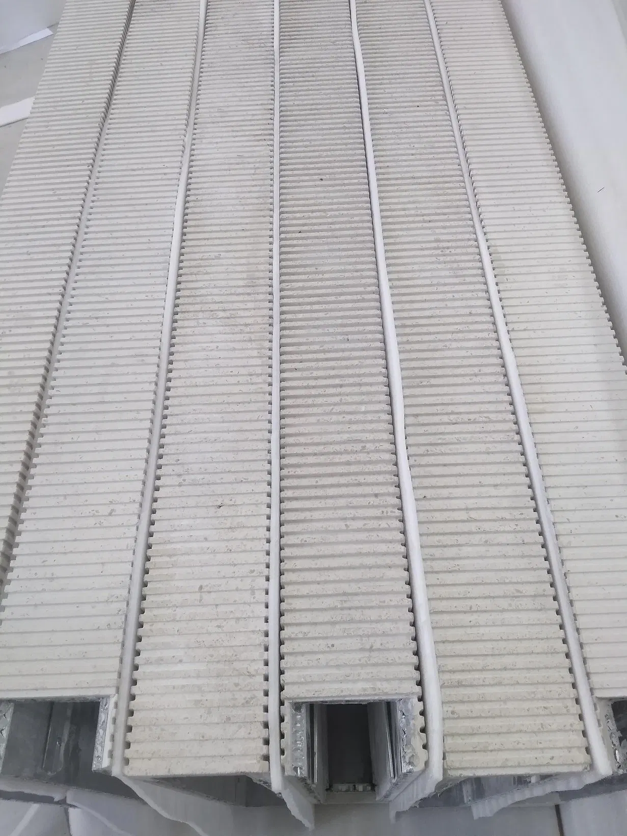 Honed Gray Wood-Grain Sandstone Tiles for Floor