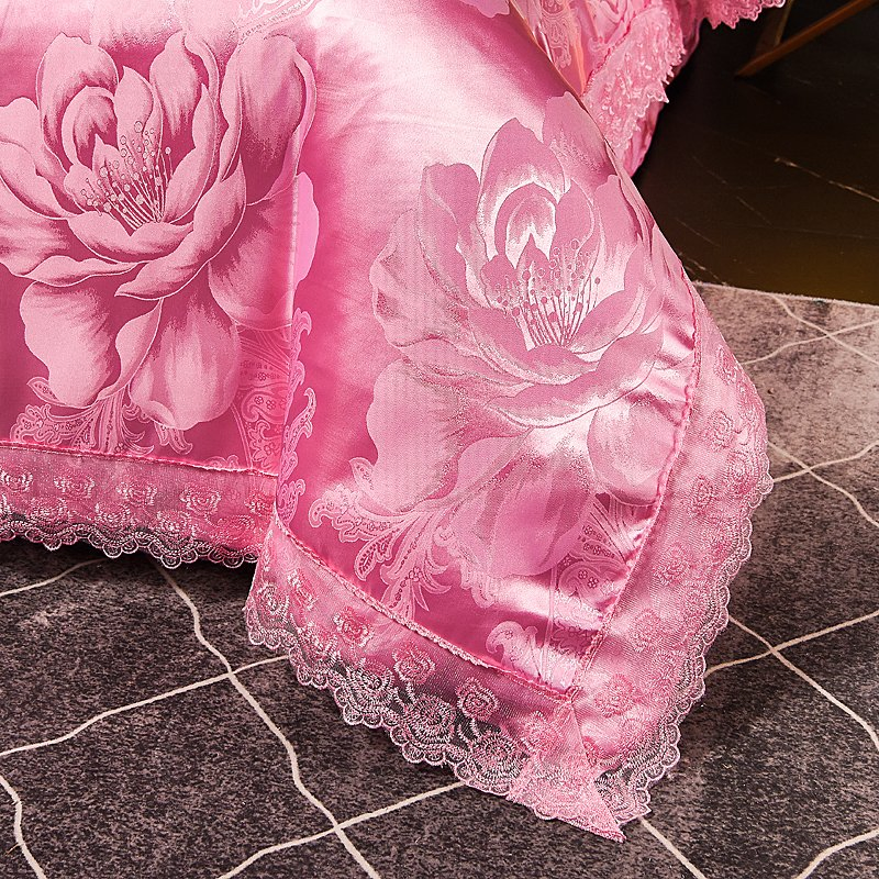 Jacquard Comforter Set 4 PCS Warm Polyester Fiber Pink Satin Bedding Sets