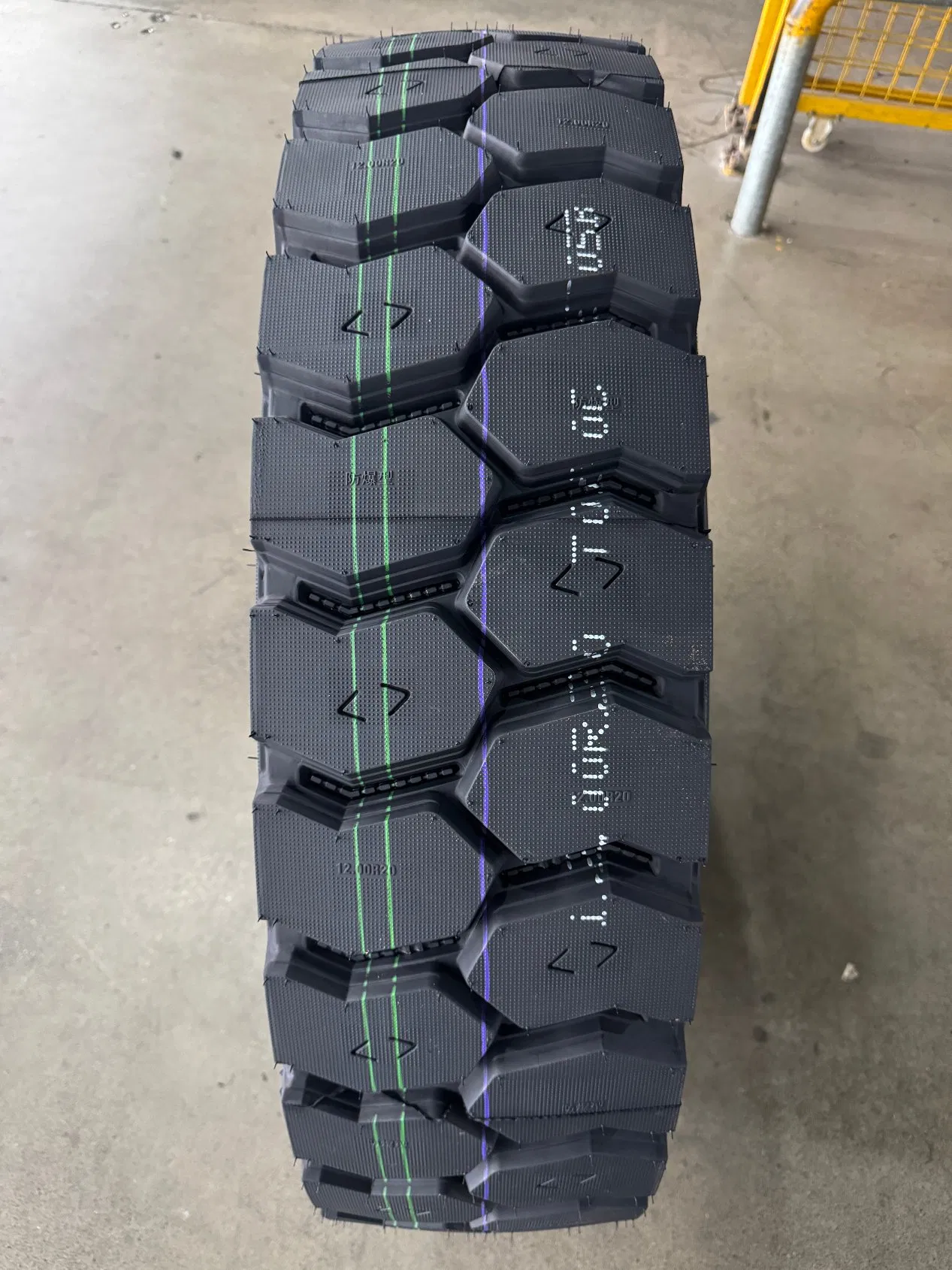 1200R20 RT752 High Quality Heavy Duty Truck Tyre with ECE DOT Certification