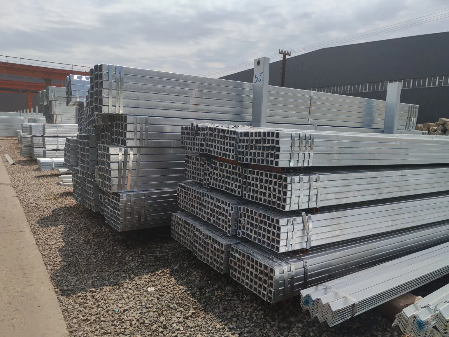 Superior Quality Heavy-Duty Industrial Grade Galvanized Steel Cattle Farm Fence Posts - Premium Durable Robust & Long-Lasting Fencing Solution