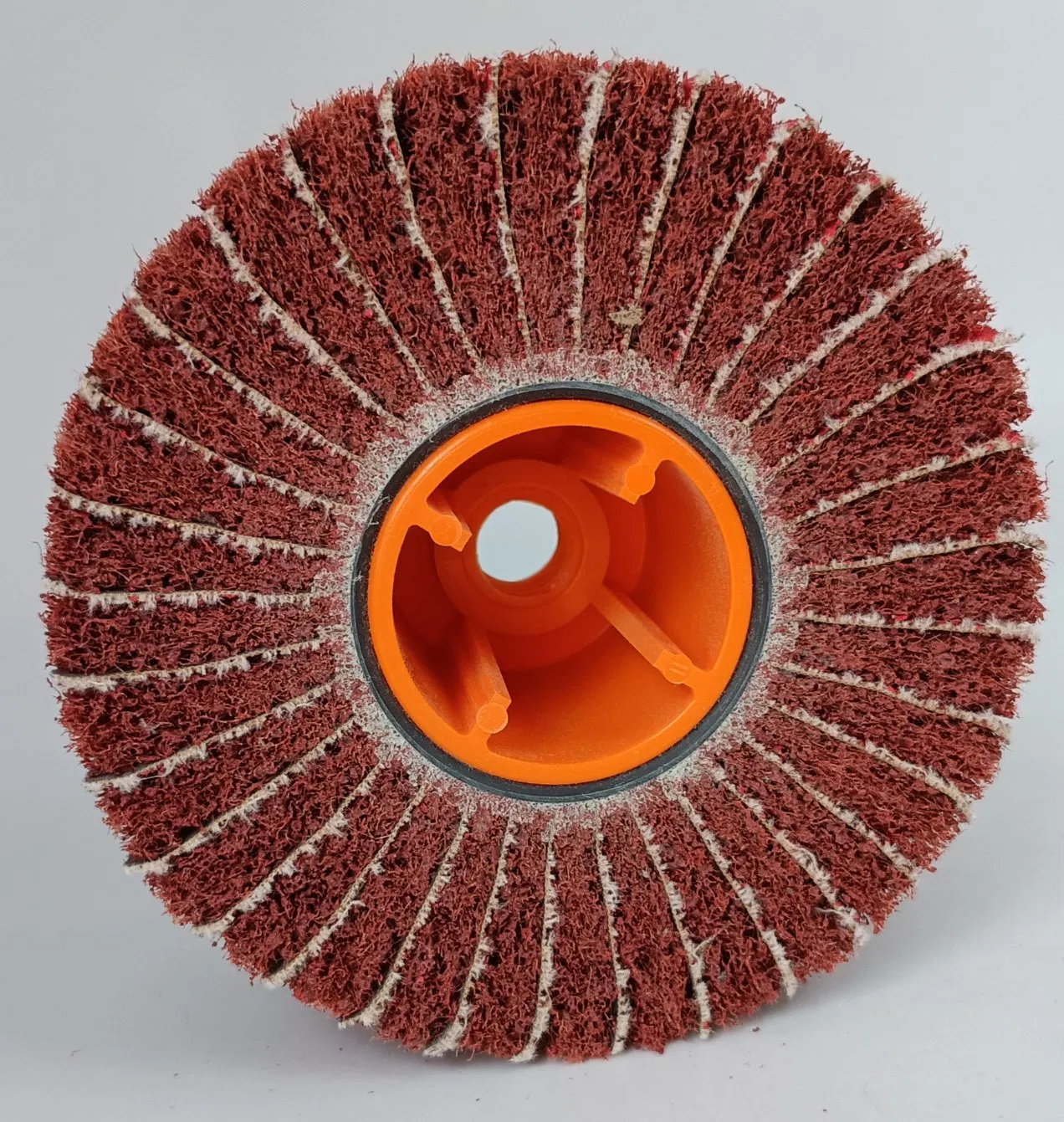 Абразивный лепестковый круг из нетканого материала