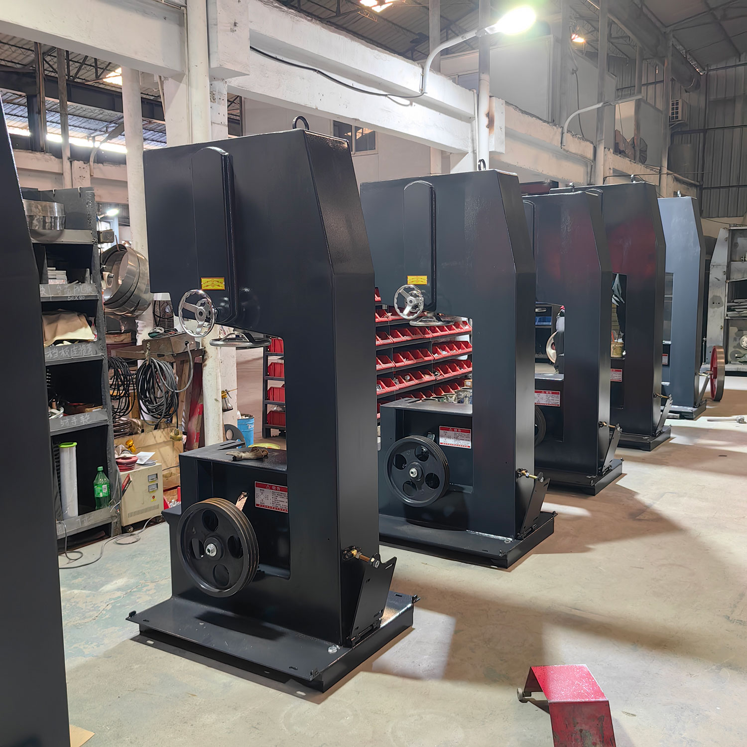 Ленточная пила по дереву вертикальная MJG396U