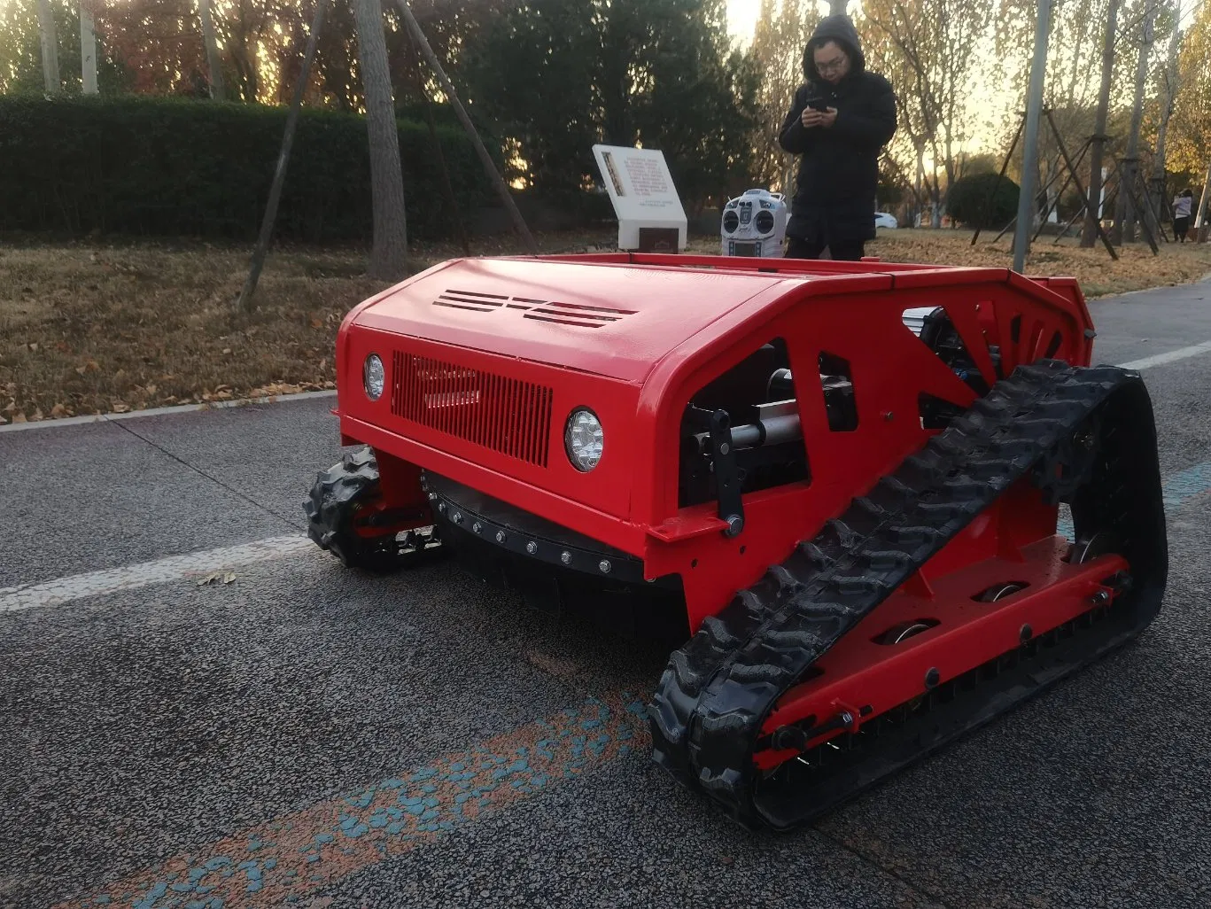 Бензиновая газонокосилка с широким захватом 800 мм