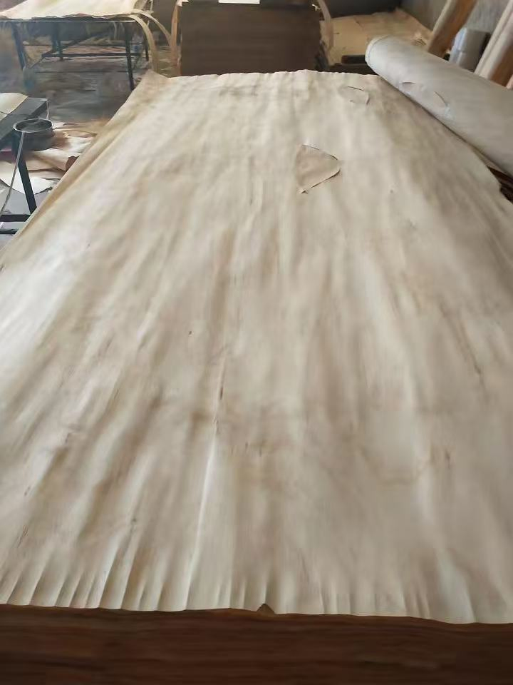 Premium Quality Pine Veneer Sheets for Plywood Manufacturing