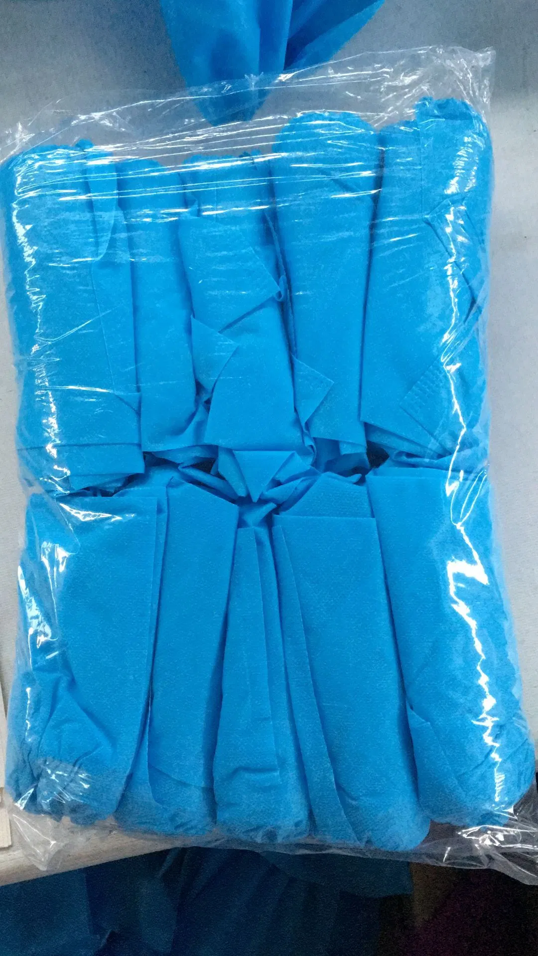 China Manufacturer PP Non Woven Waterproof Anti Slip Shoe Cover
